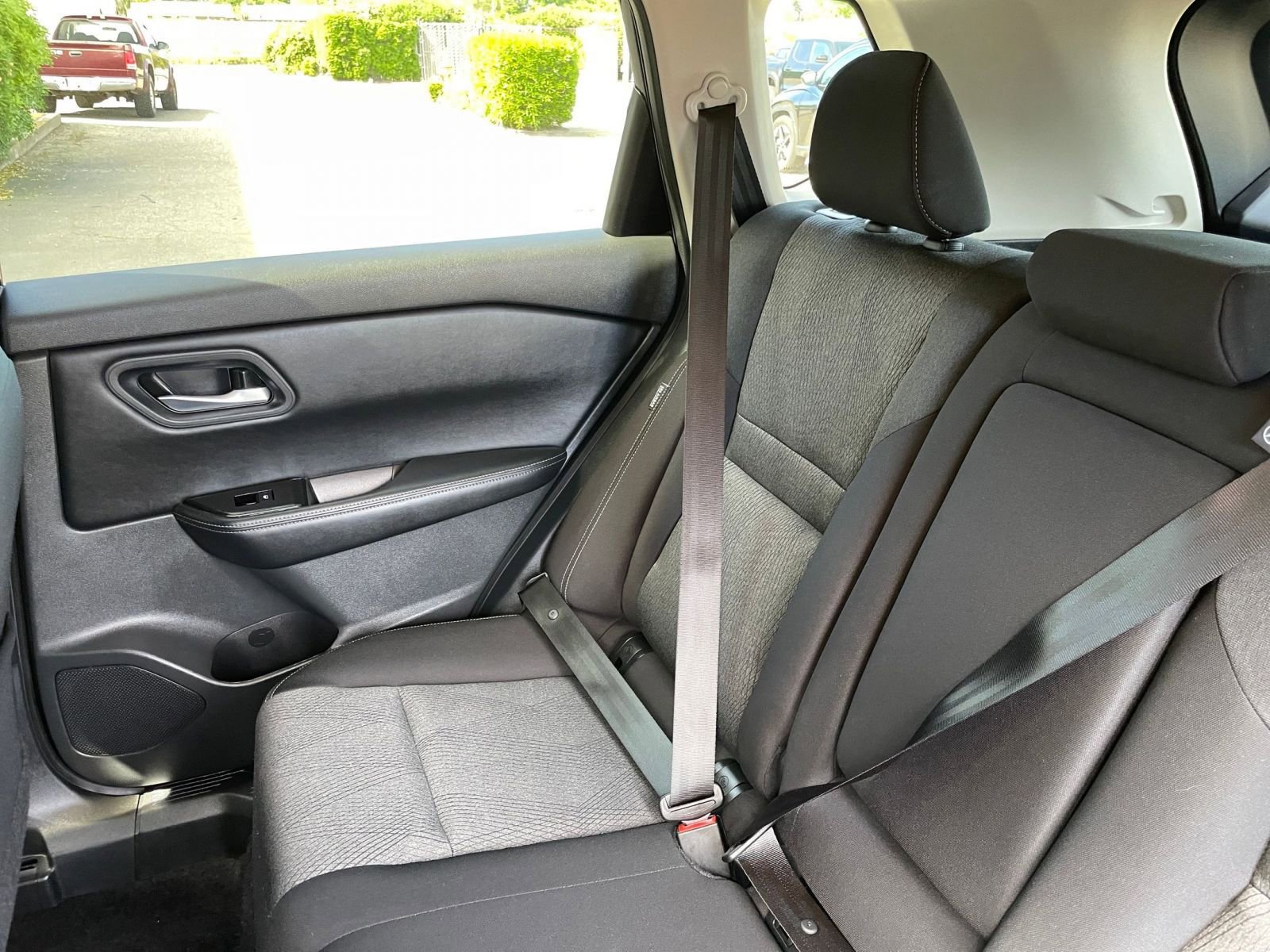 Used 2025 Nissan Rogue SV image 41