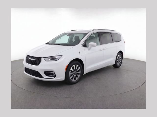 Used 2021 Chrysler Pacifica Touring-L w/ Uconnect Theater Family Group