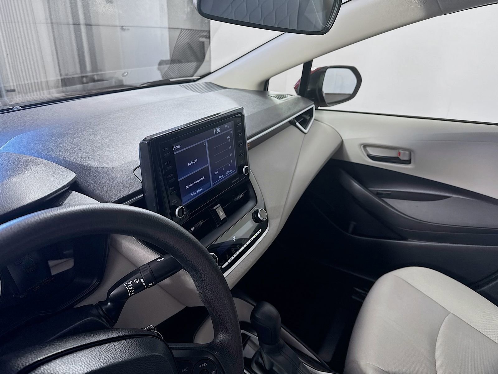 Used 2022 Toyota Corolla LE FWD image 6