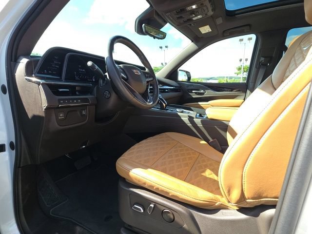 Used 2023 Cadillac Escalade Premium Luxury w/ LPO, Floor Liner Package AWD/4WD image 17