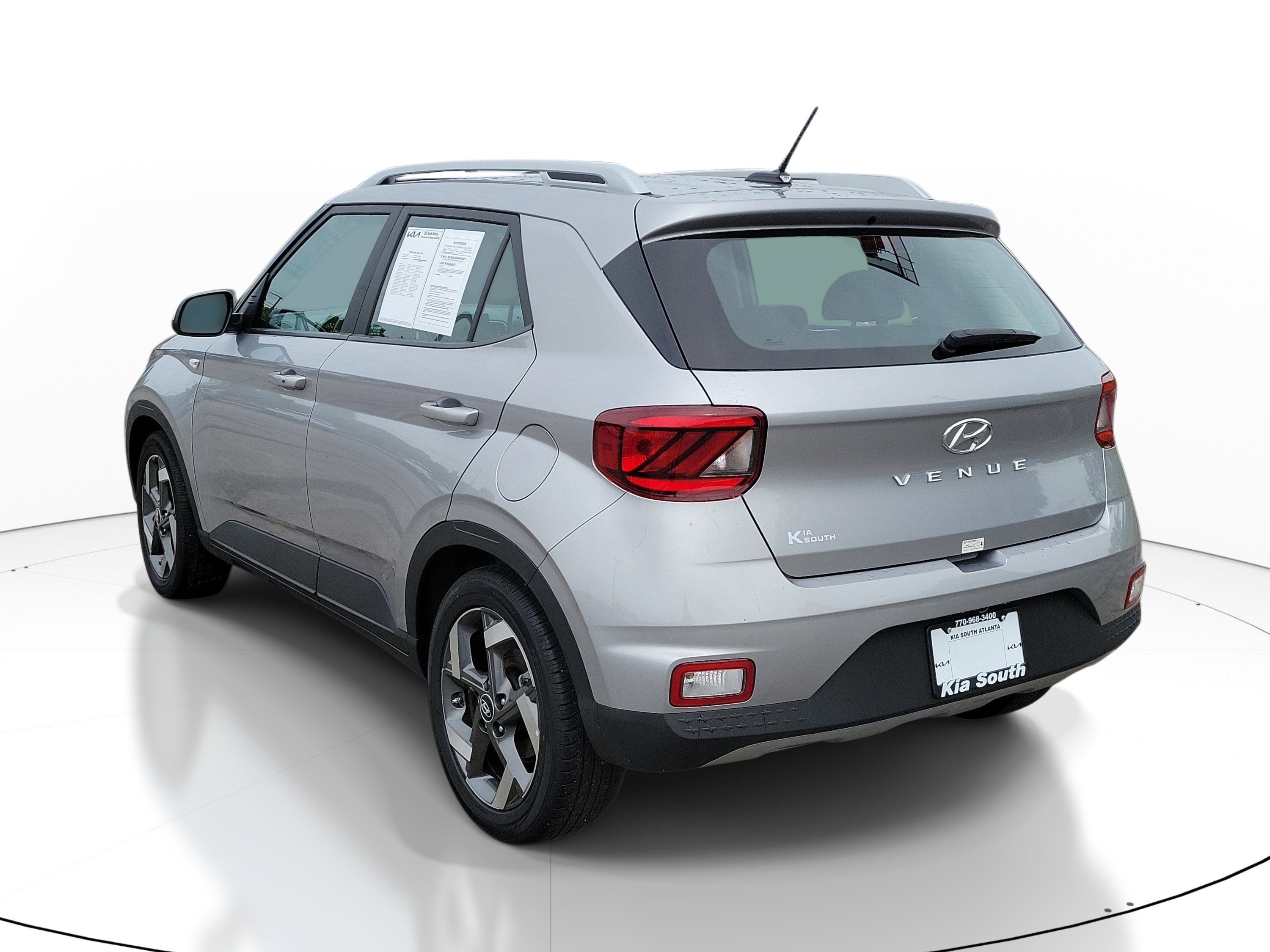 Used 2025 Hyundai Venue SEL FWD image 4