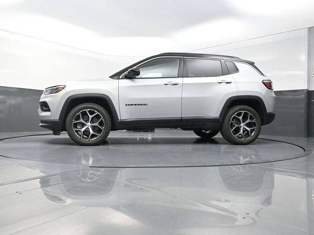 Used 2024 Jeep Compass Limited AWD/4WD image 24