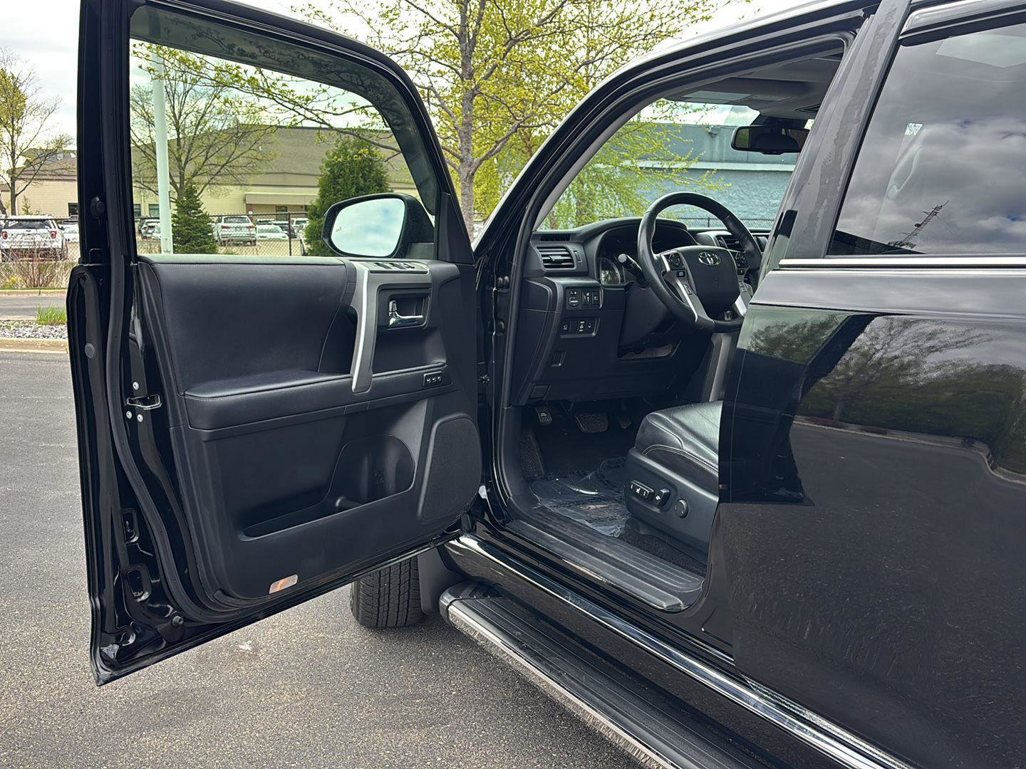 Used 2023 Toyota 4Runner Limited AWD/4WD image 2