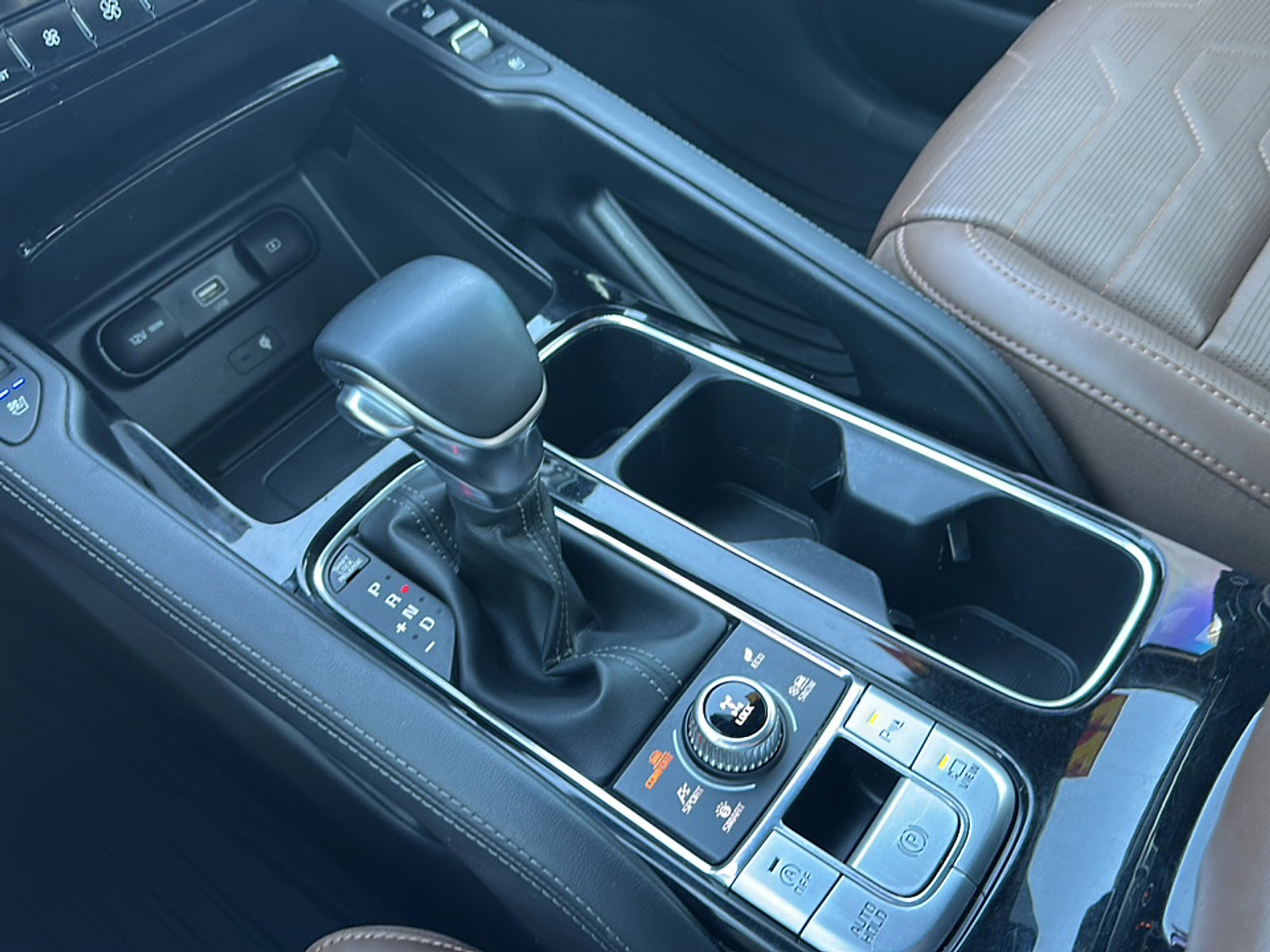 Used 2022 Kia Telluride SX w/ SX Prestige Package image 36