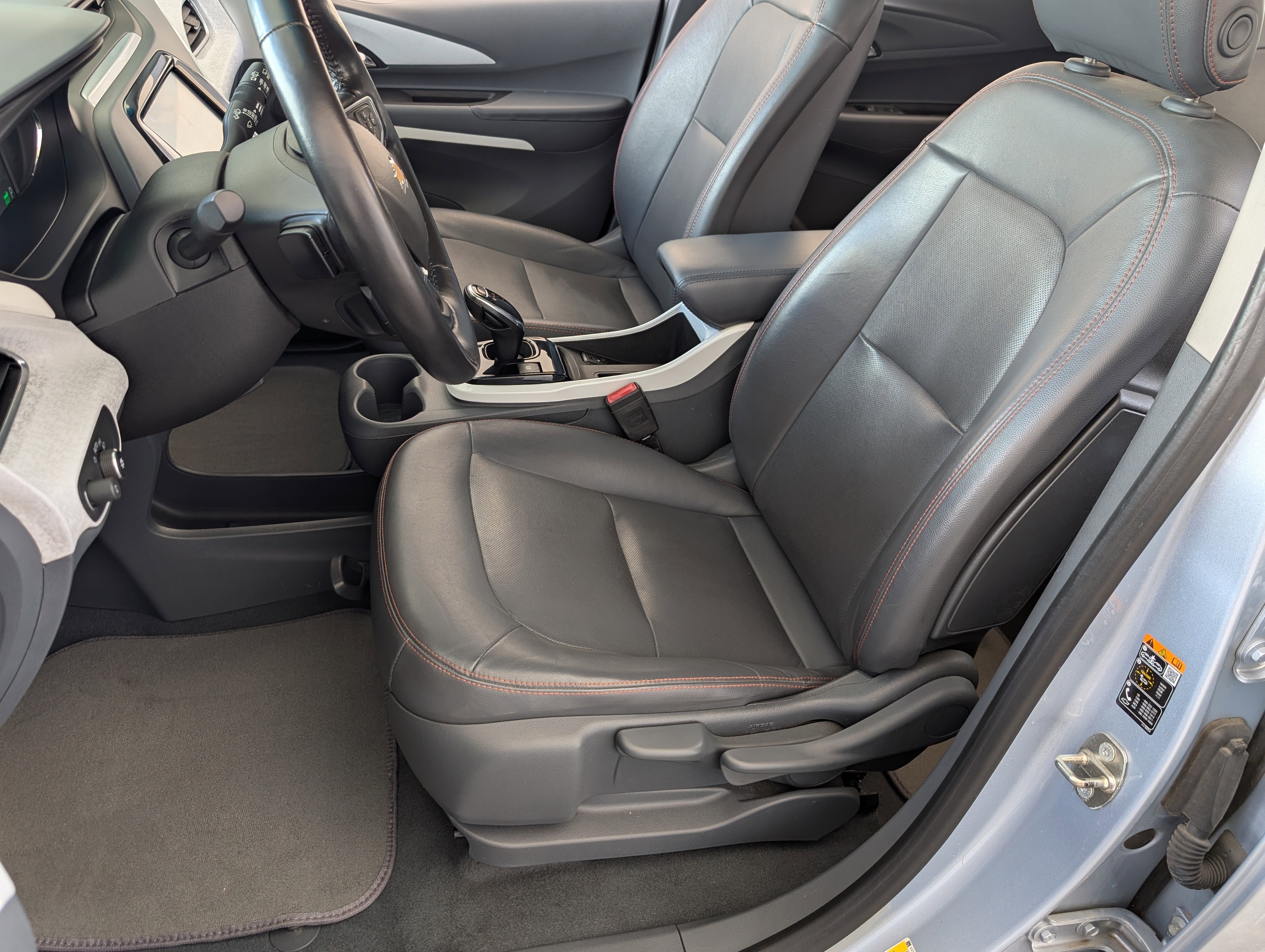 Used 2017 Chevrolet Bolt Premier w/ Driver Confidence II Package image 16