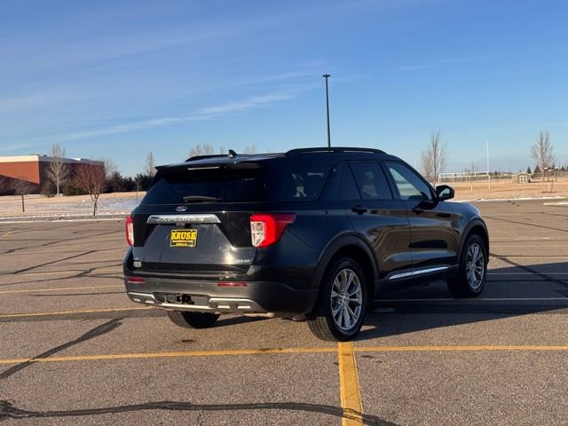 Used 2023 Ford Explorer XLT w/ Equipment Group 202A image 3