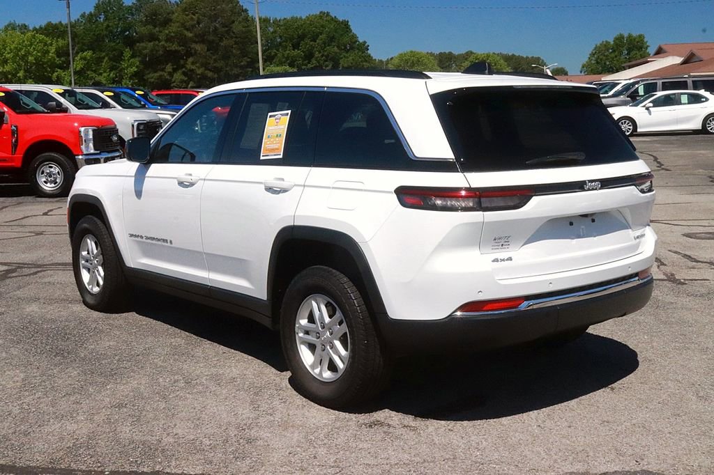Used 2024 Jeep Grand Cherokee Laredo AWD/4WD image 5