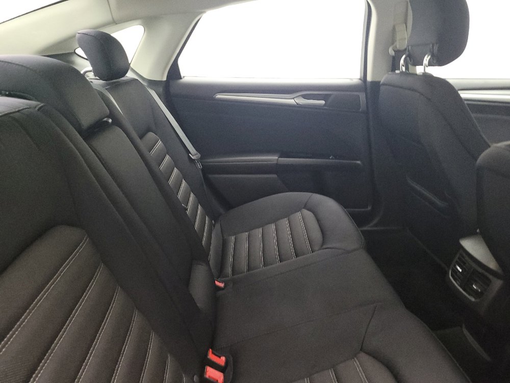 Used 2015 Ford Fusion SE FWD image 19