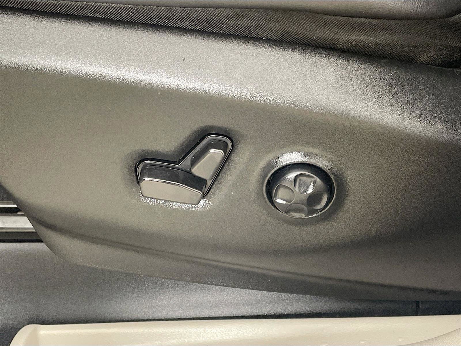 Used 2023 Chrysler Pacifica Touring-L image 21