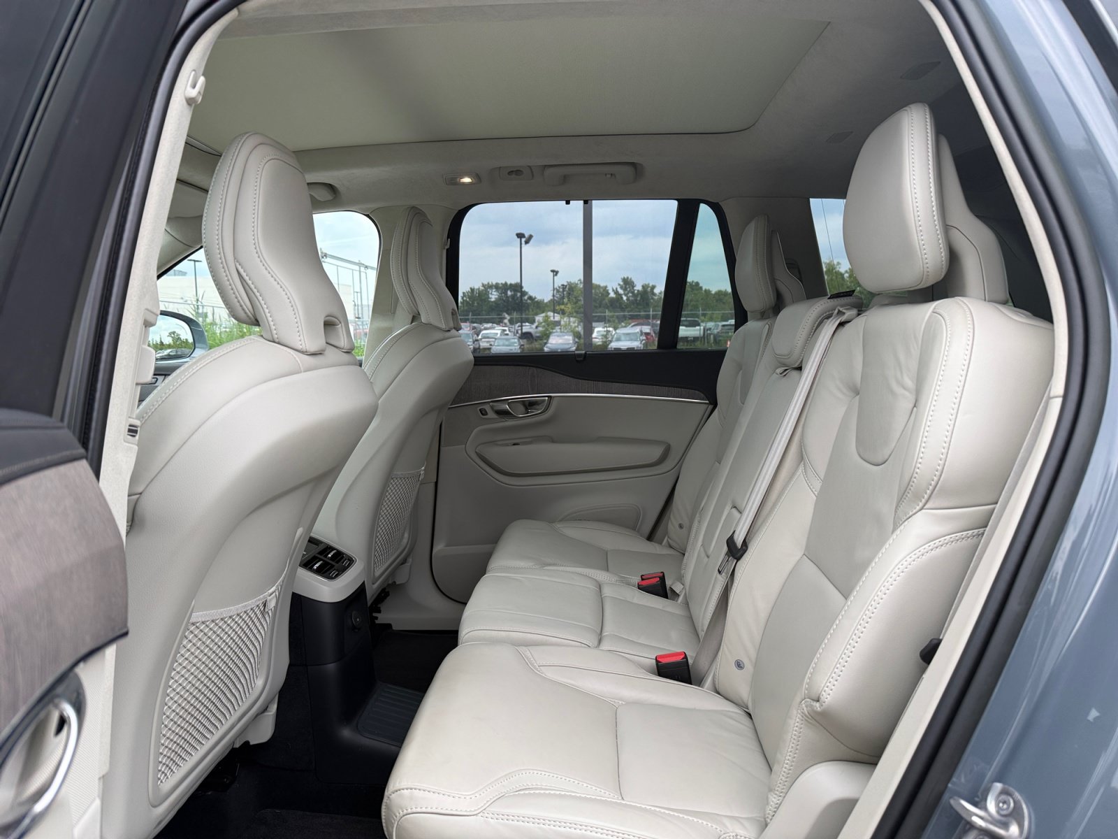 Used 2023 Volvo XC90 T8 Ultimate AWD/4WD image 18
