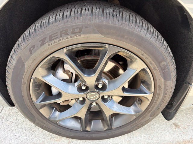 Certified 2025 Chrysler Pacifica Limited AWD/4WD image 10