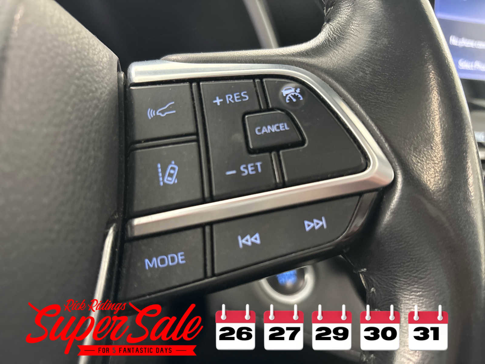 Used 2020 Toyota Highlander XLE image 27