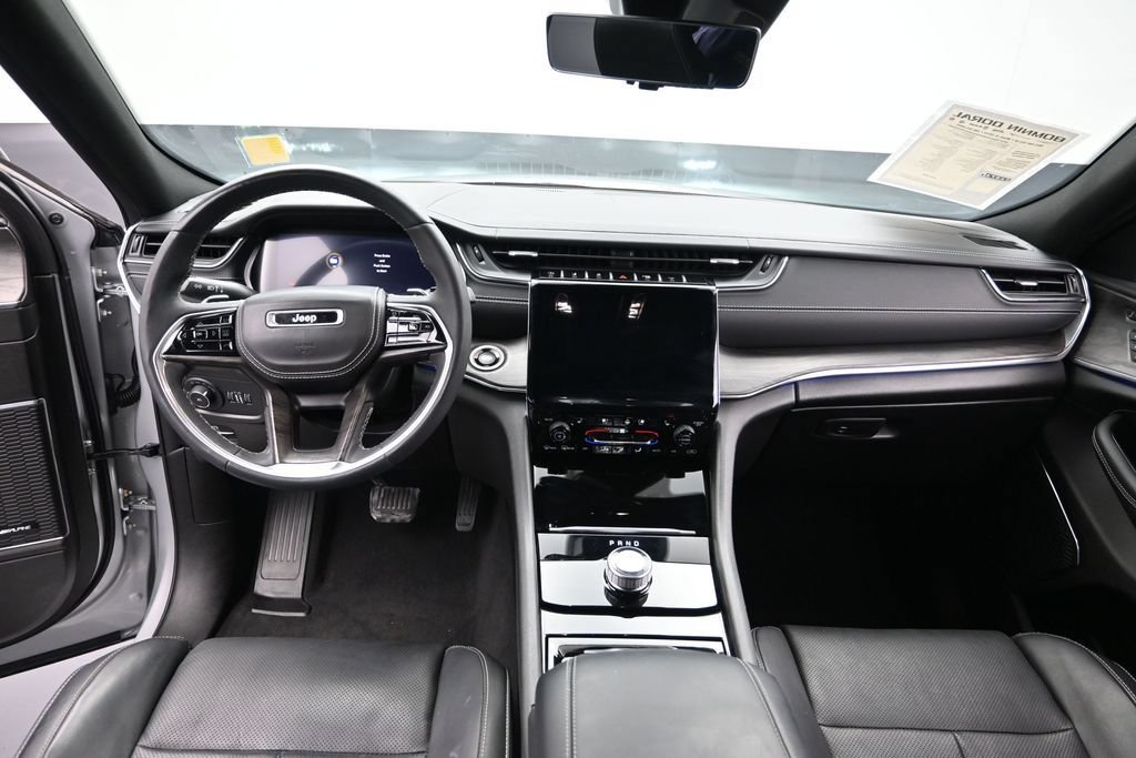 Used 2023 Jeep Grand Cherokee Overland w/ Luxury Tech Group IV RWD image 18