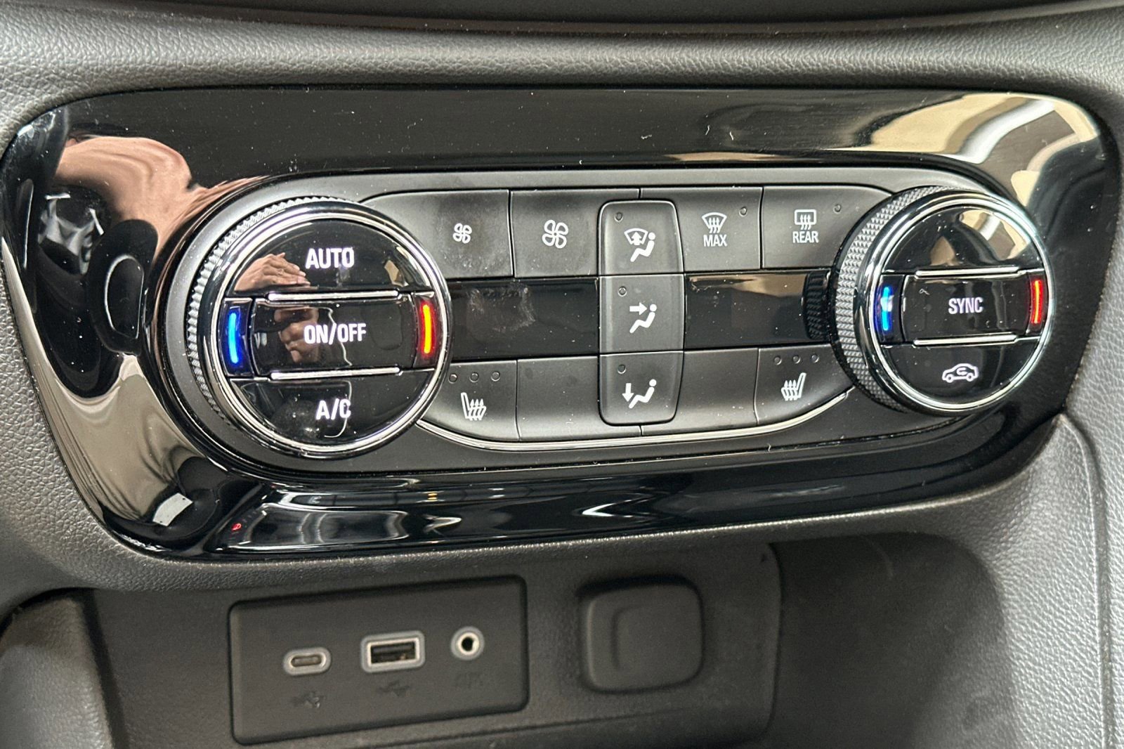 Certified 2023 Buick Encore GX Select w/ Sport Touring Package image 21