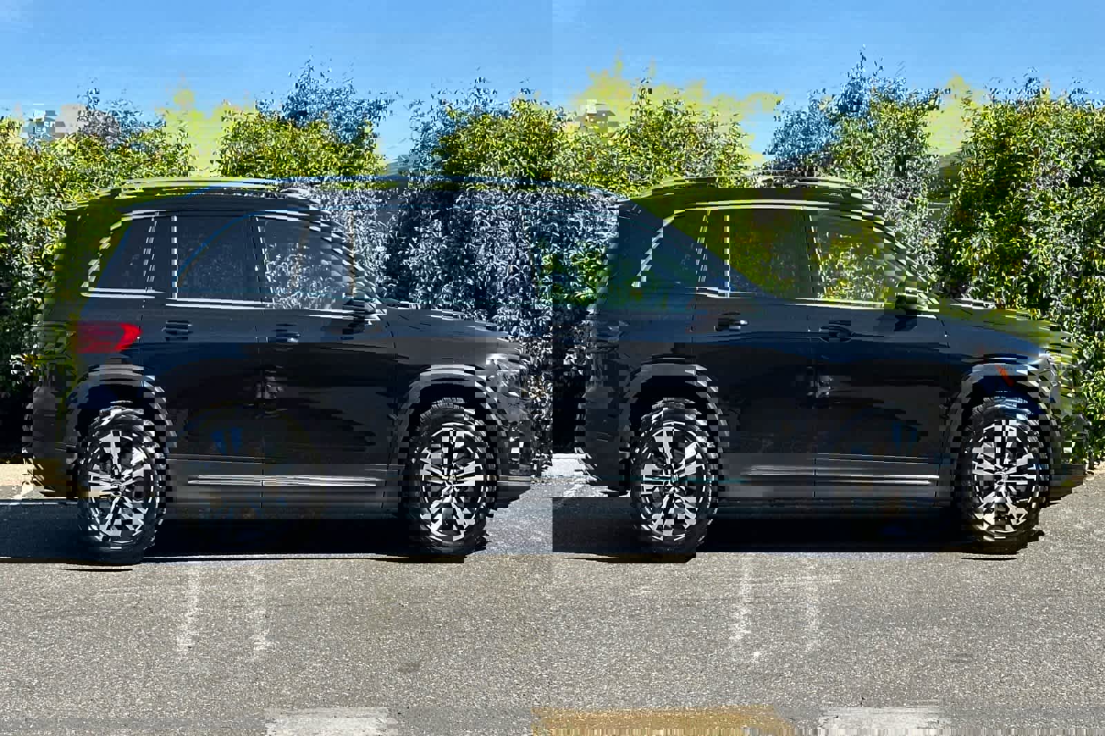 New 2026 Mercedes-Benz GLB 250 image 2