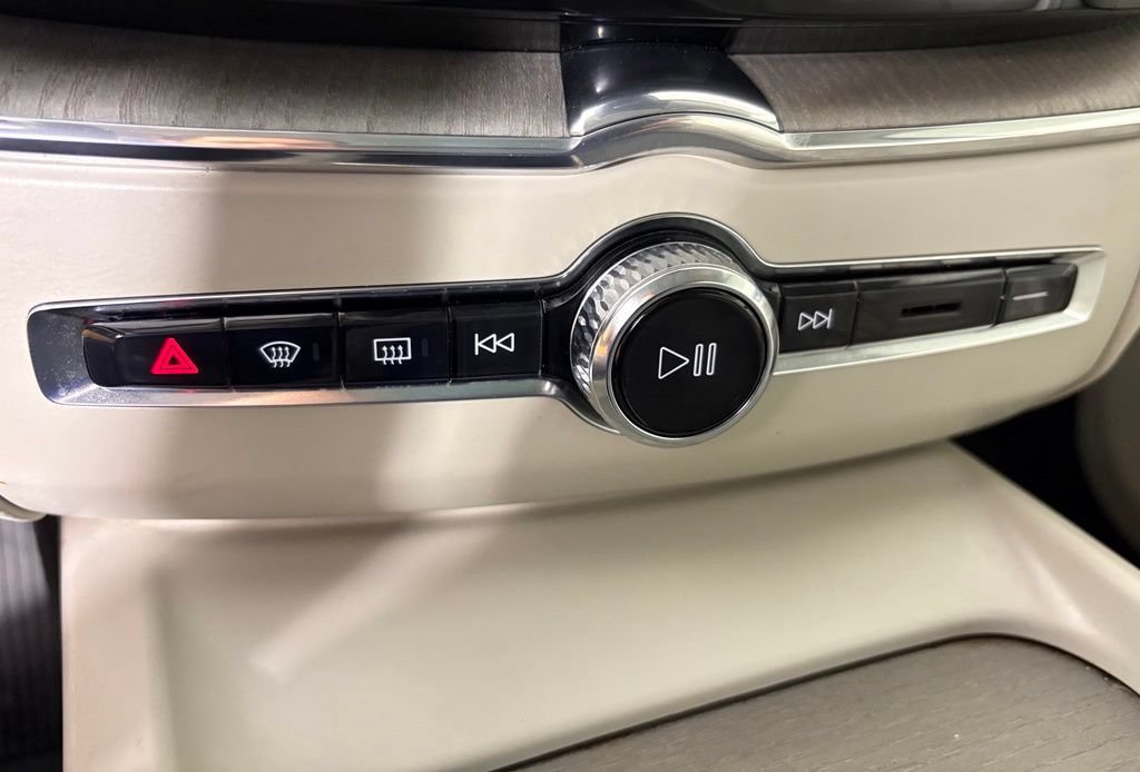 Used 2023 Volvo XC60 B5 Plus w/ Climate Package FWD image 28