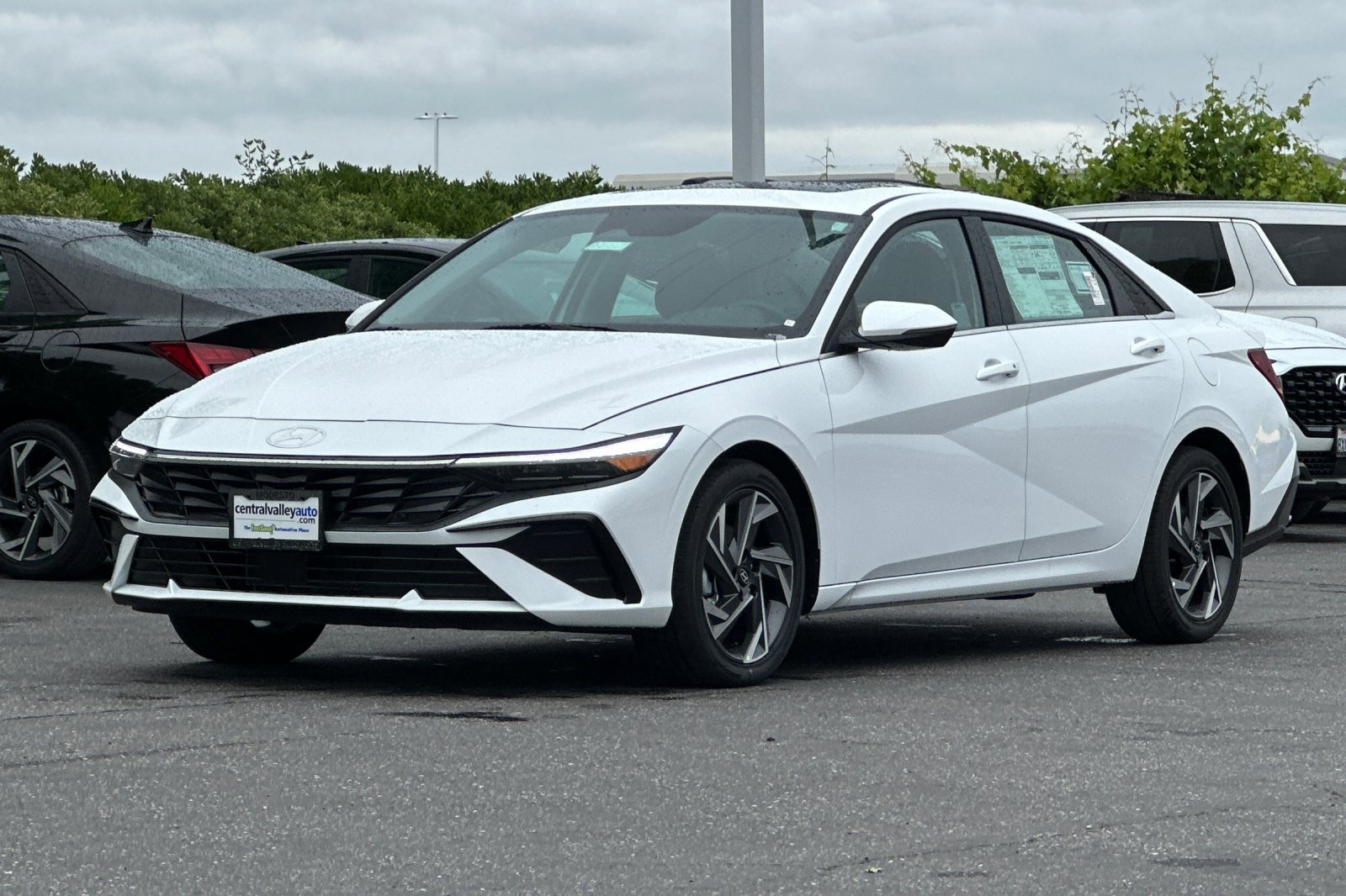 New 2026 Hyundai Elantra Limited FWD image 8