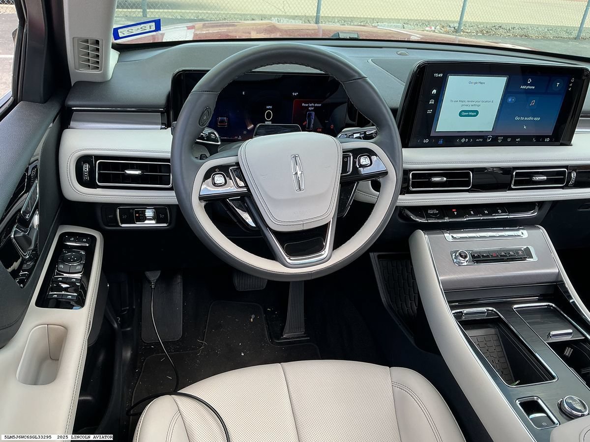 Used 2025 Lincoln Aviator 2WD image 12