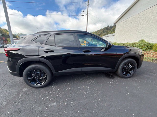 New 2026 Chevrolet Trax LT w/ Sunroof Package FWD image 8
