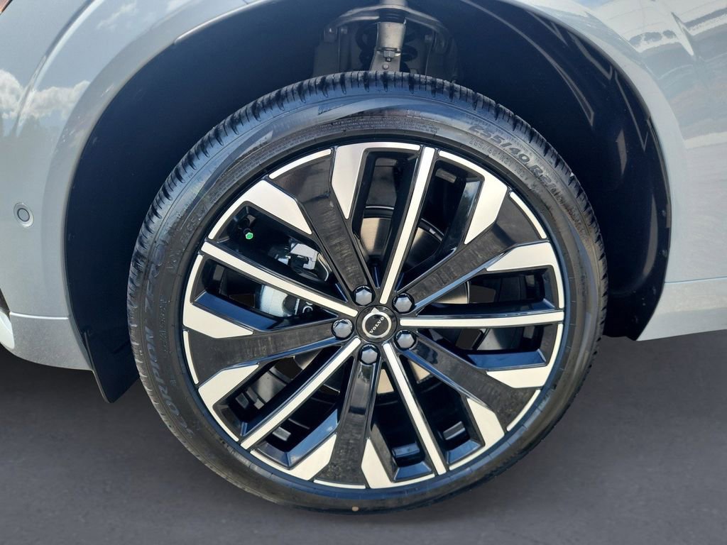 New 2026 Volvo XC60 B5 Ultra w/ Protection Package Premier image 8
