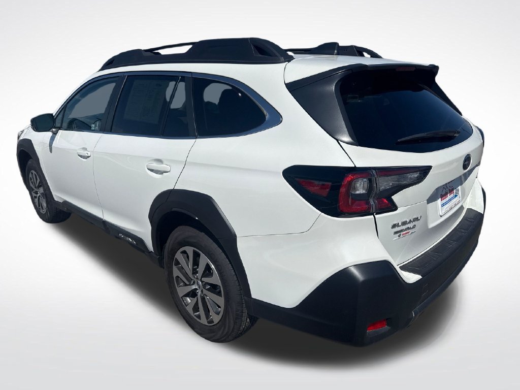 Used 2025 Subaru Outback Premium AWD/4WD image 3