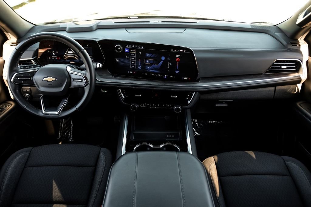 Used 2025 Chevrolet Suburban LS image 10