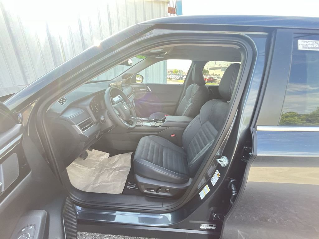 Used 2025 Mitsubishi Outlander SE FWD image 11