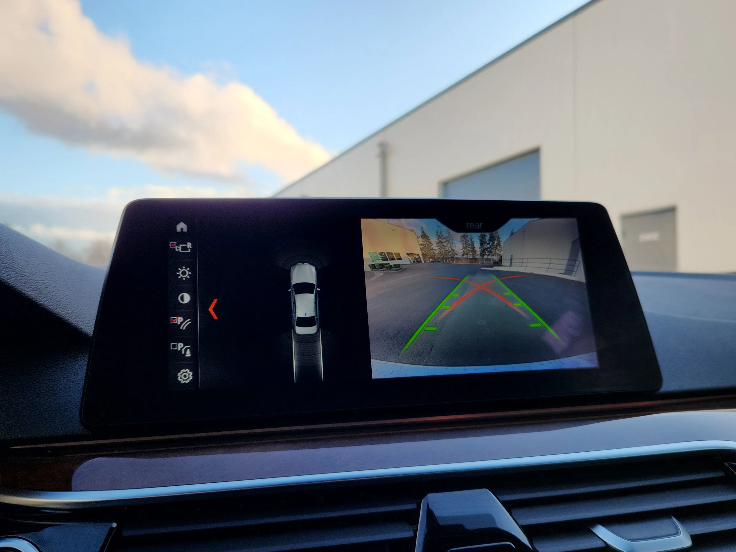 Used 2018 BMW 530i xDrive w/ Premium Package image 15