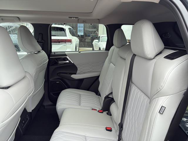New 2026 Mitsubishi Outlander SEL FWD image 15