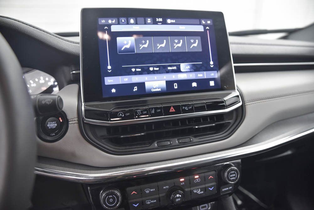 Used 2024 Jeep Compass Limited image 22