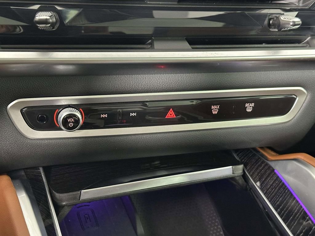 Used 2025 BMW X6 M60i w/ Parking Assistance Package image 27