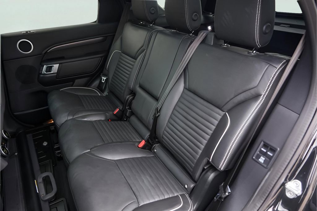 Used 2024 Land Rover Discovery Metropolitan Edition image 29