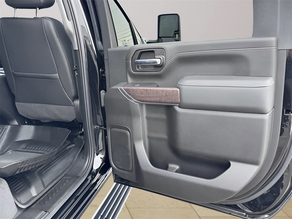 Used 2022 GMC Sierra 3500 Denali w/ Denali Black Diamond Edition image 36