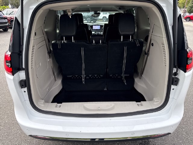 Used 2024 Chrysler Pacifica Limited FWD image 13