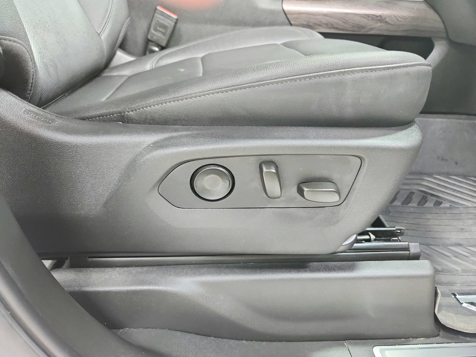 Used 2025 Chevrolet Silverado 1500 LTZ AWD/4WD image 43