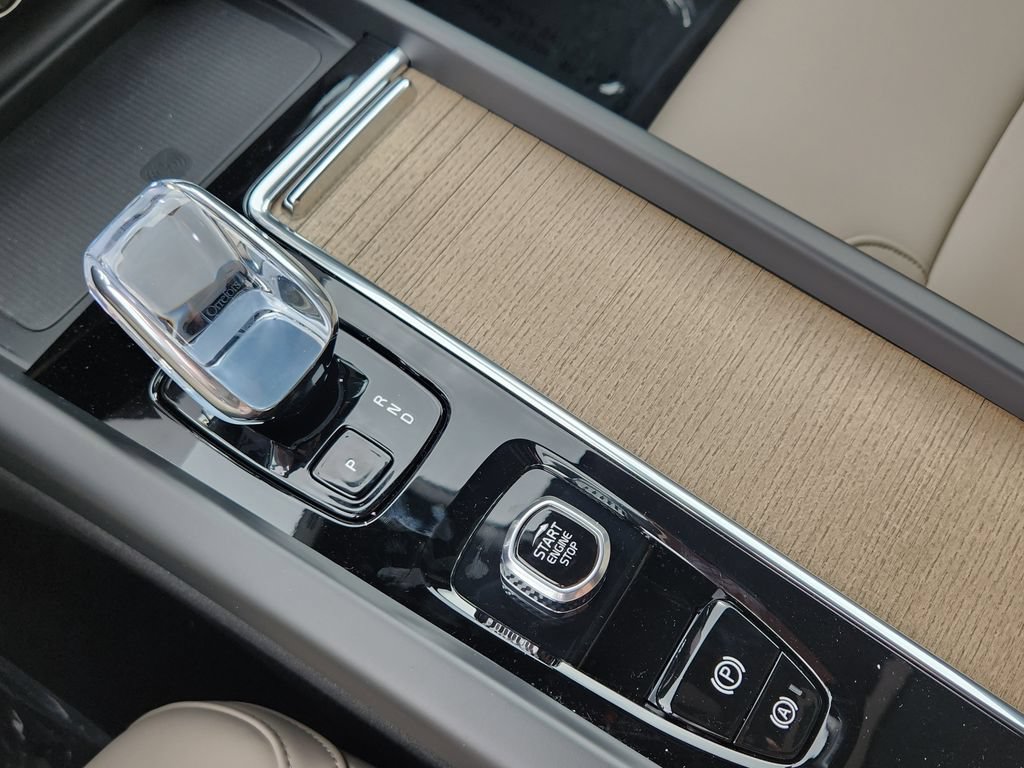 New 2026 Volvo XC60 B5 Plus w/ Protection Package Premier AWD/4WD image 11