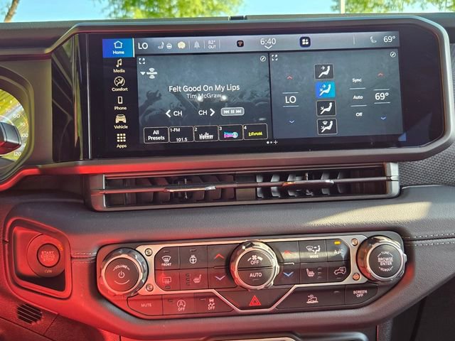 Used 2024 Jeep Wrangler Unlimited Rubicon w/ Convenience Group AWD/4WD image 16