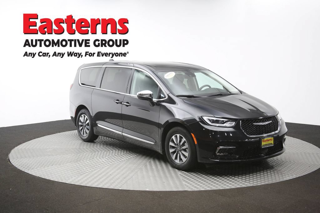 Used 2023 Chrysler Pacifica Limited FWD image 53