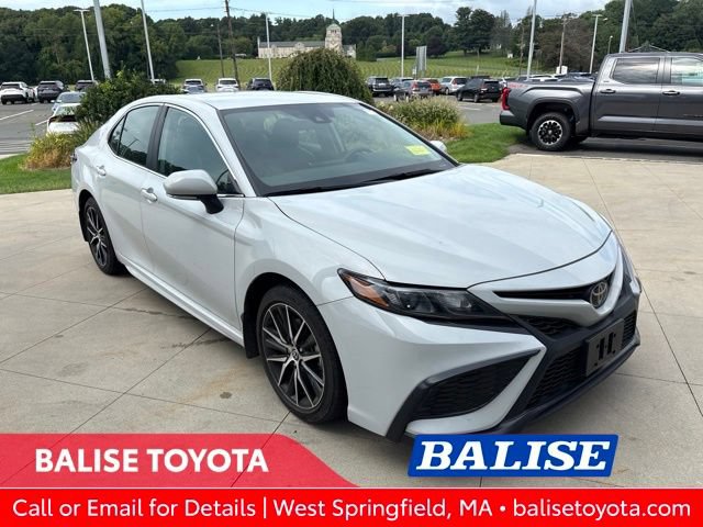 Used 2024 Toyota Camry SE w/ Cold Weather Package FWD image 1