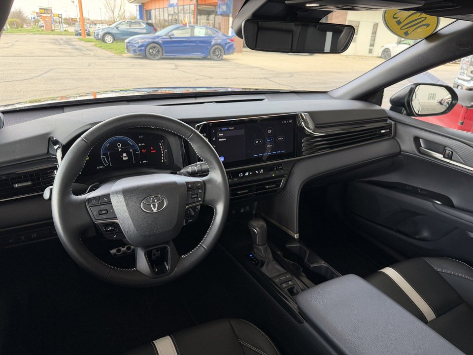 Used 2025 Toyota Camry SE w/ Multimedia Upgrade Package AWD/4WD image 9