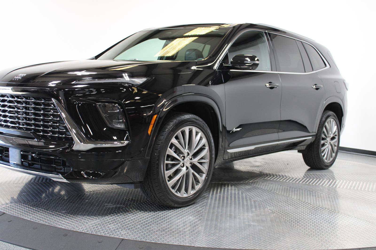 Used 2025 Buick Enclave Avenir w/ Super Cruise Package image 4