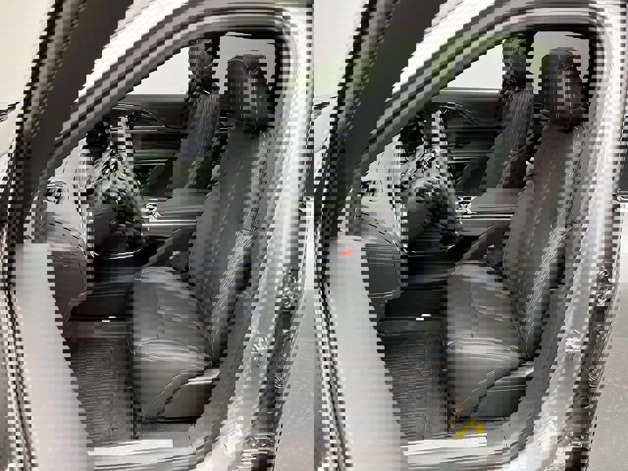 Used 2024 Cadillac Lyriq Luxury w/ LPO, Floor Liner Package image 10