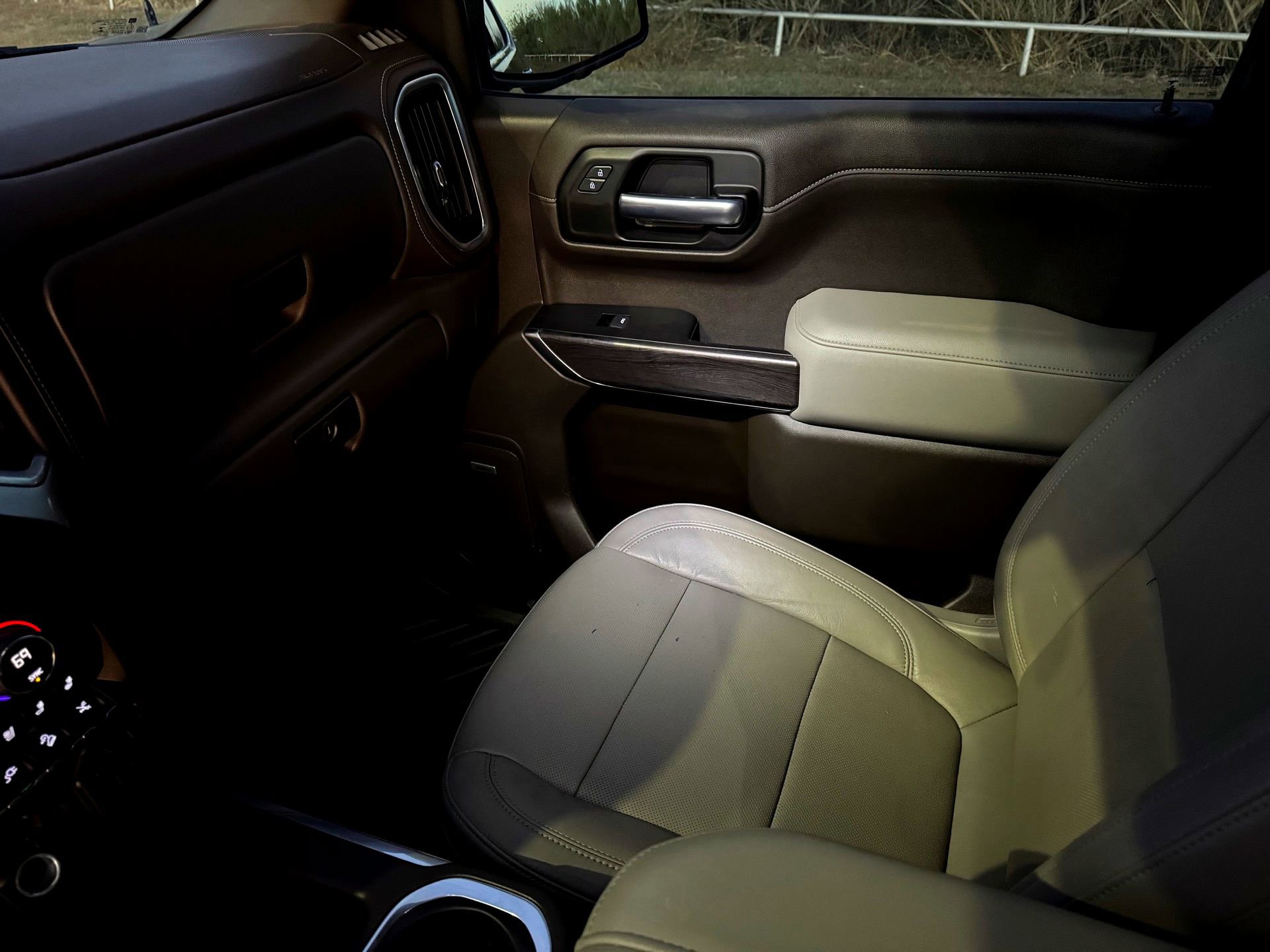 Used 2020 Chevrolet Silverado 1500 LTZ image 35