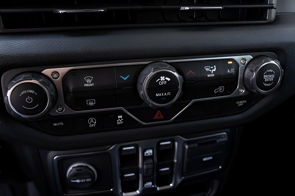 Used 2024 Jeep Wrangler Sport S image 17