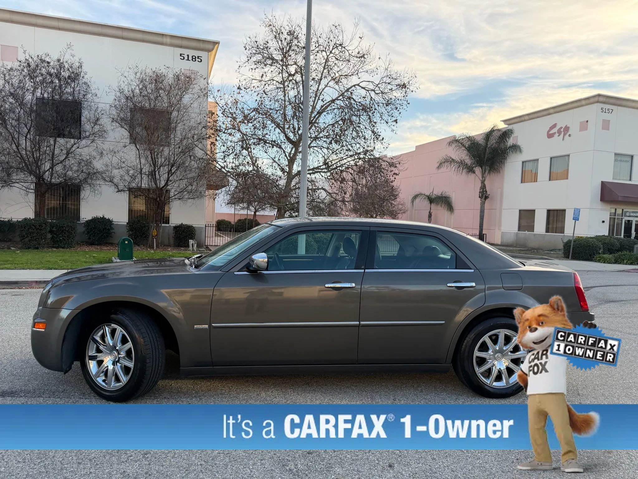 Used 2010 Chrysler 300 Touring image 2