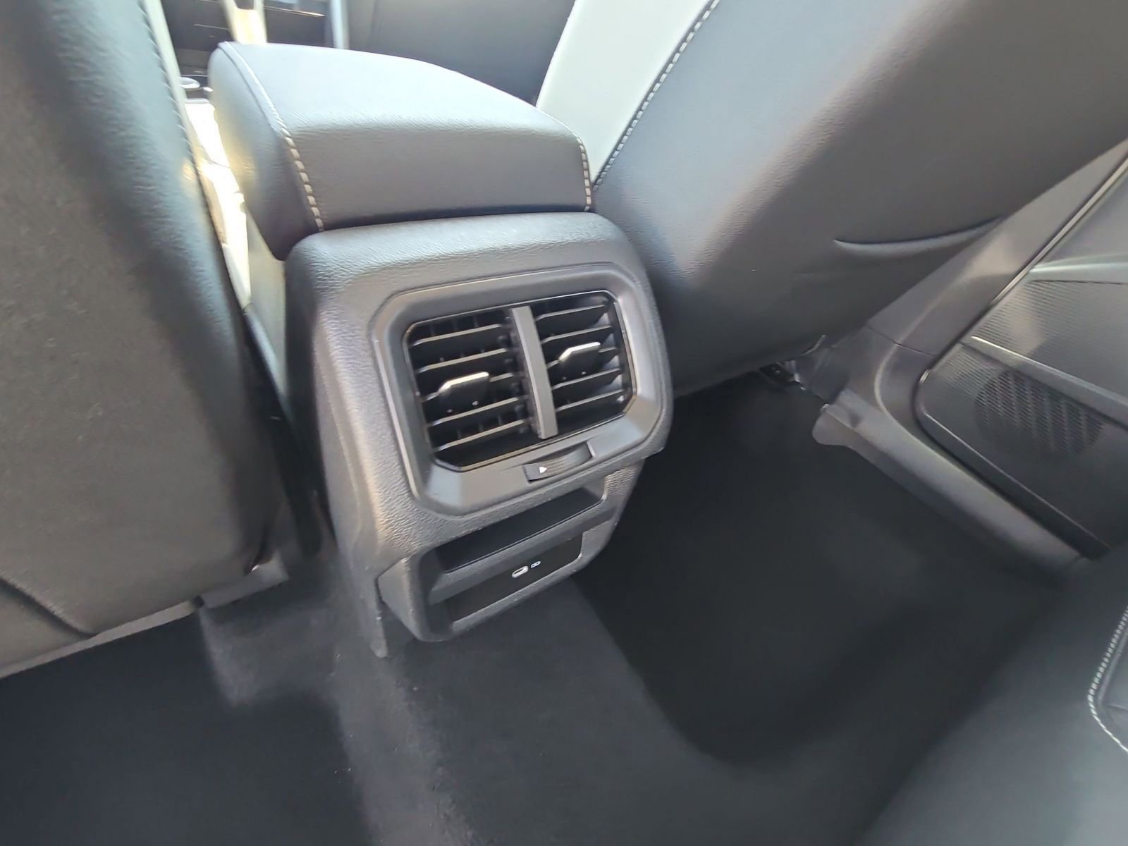 Used 2025 Volkswagen Taos SE FWD image 28