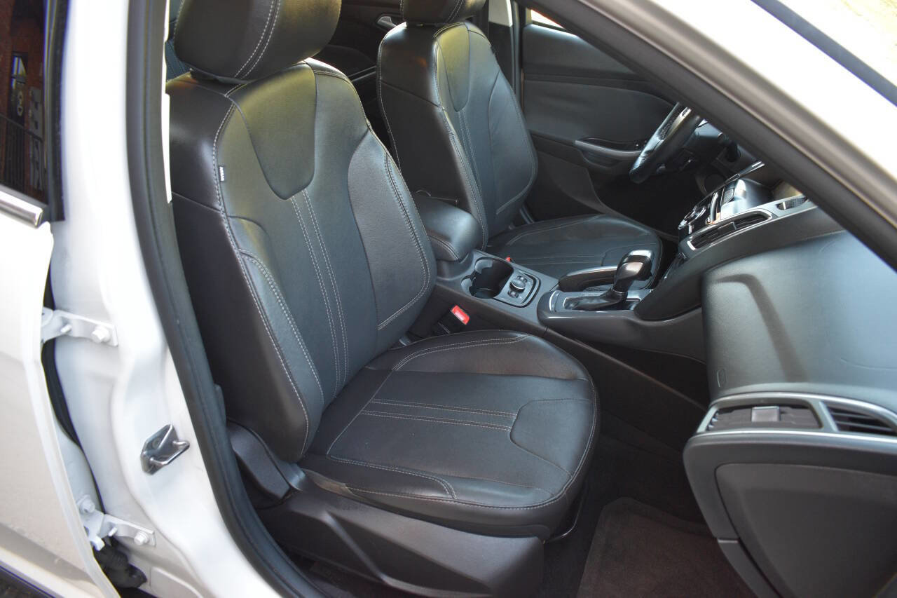 Used 2013 Ford Focus Titanium w/ Titanium Handling Pkg image 20