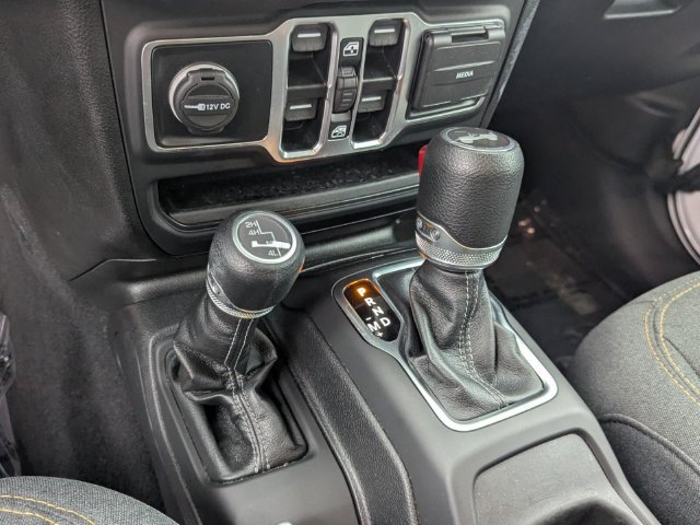 Used 2025 Jeep Wrangler Unlimited Sahara AWD/4WD image 25