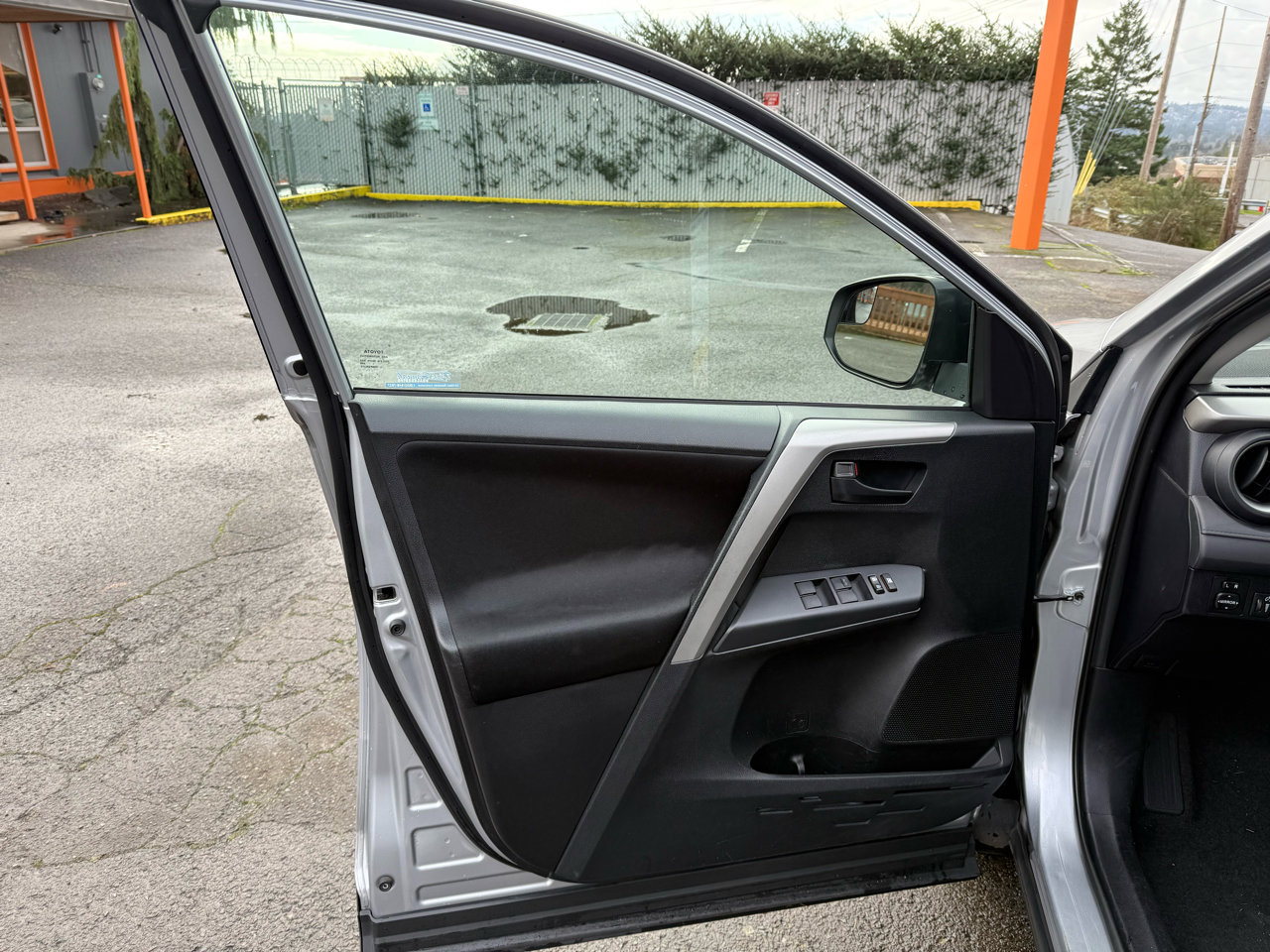 Used 2016 Toyota RAV4 LE image 10