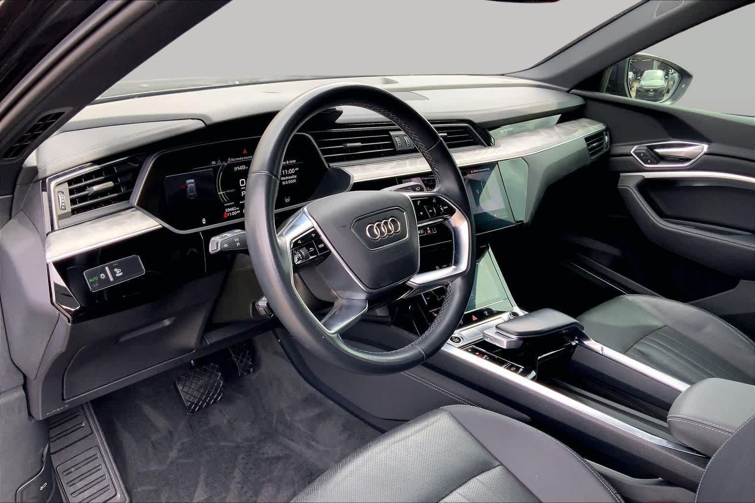 Used 2022 Audi e-tron Premium Plus w/ Premium Plus Package AWD/4WD image 17